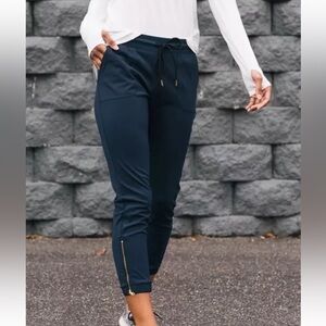 Zyia Peak Navy  Zipper Joggers Size XL Women’s Short 24”